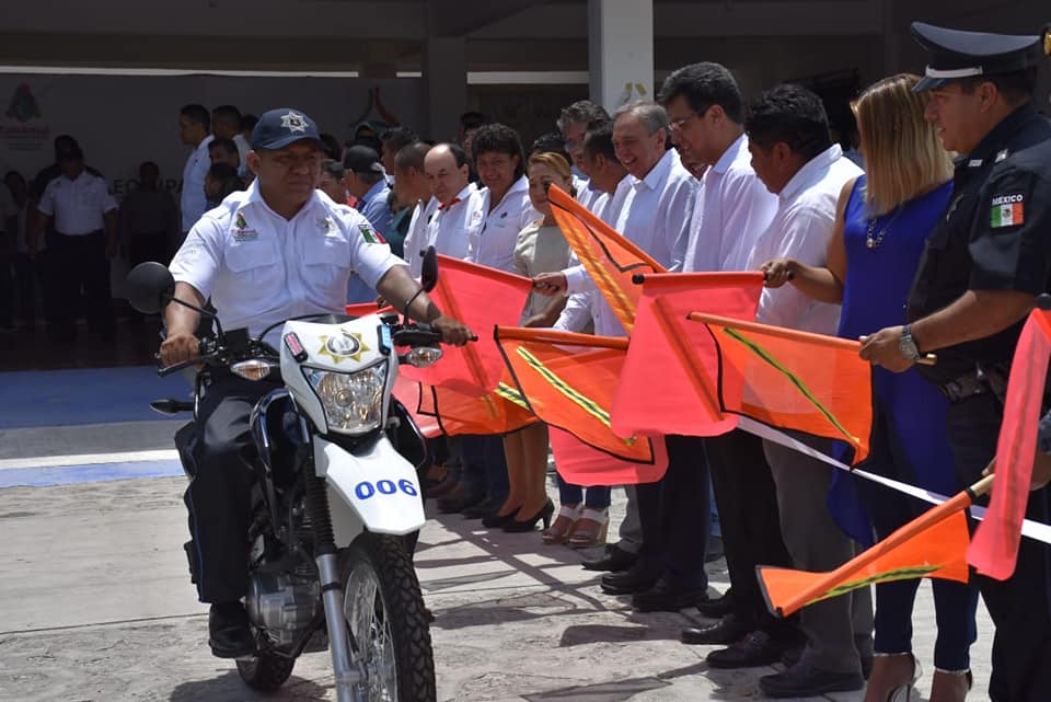 Entregan motocicletas en Calakmul
