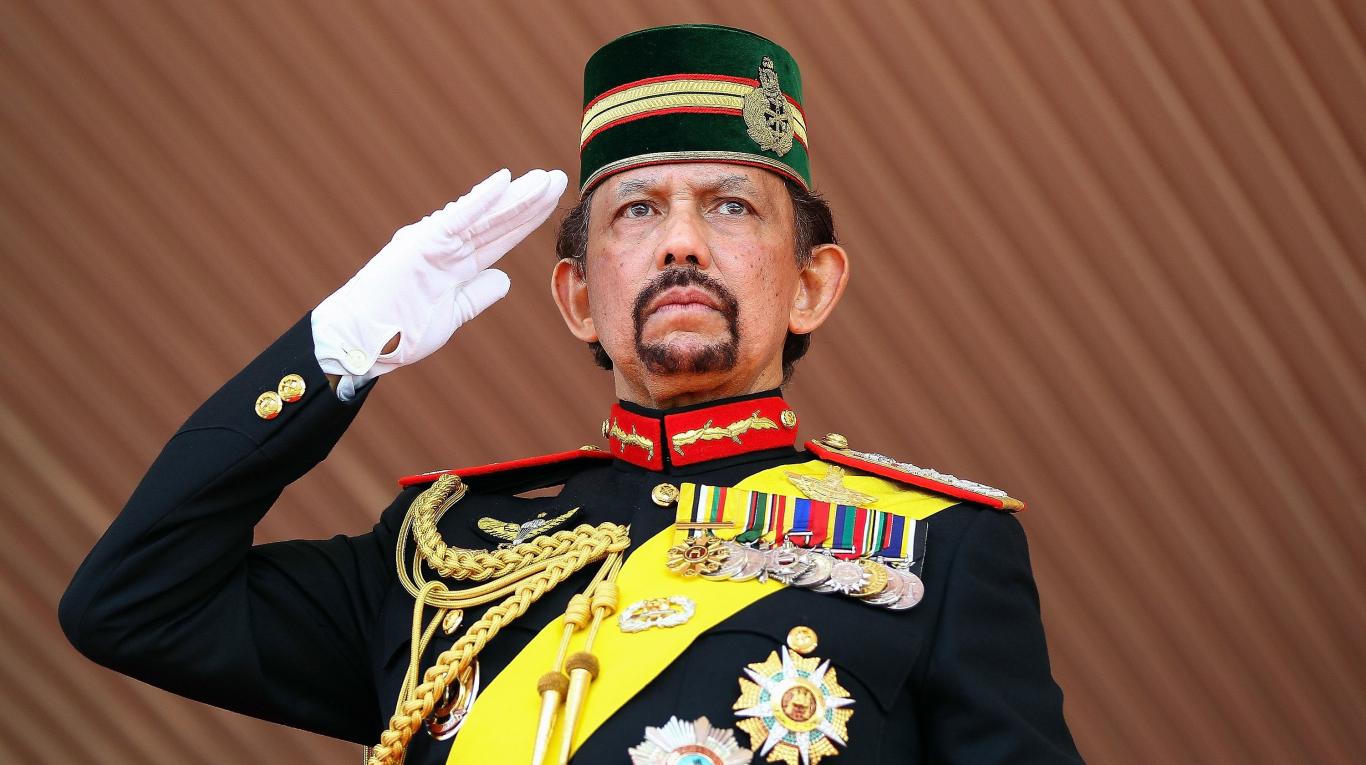 Brunéi castigará con pena de muerte a homosexuales y adúlteros