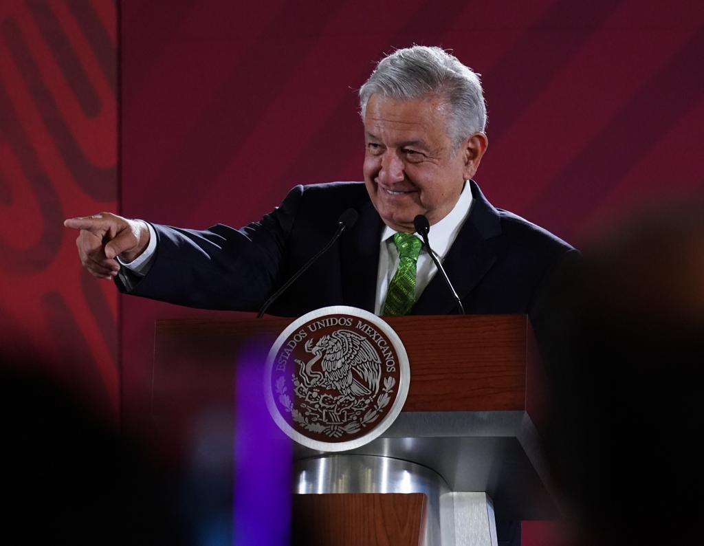 AMLO tiene plan B contra lluvia de amparos para frenar Santa Lucía