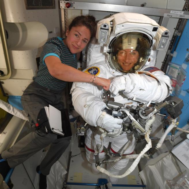 Koch y Meir se convertirán en las primeras astronautas en realizar una caminata espacial solo de mujeres.
