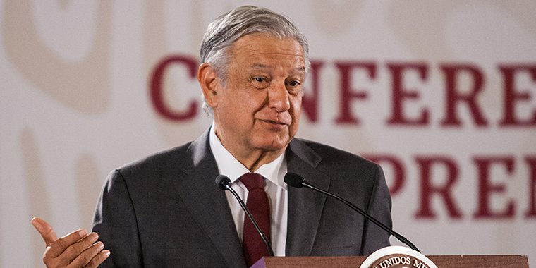 AMLO espera resolución de amparos para dar banderazo en Santa Lucía