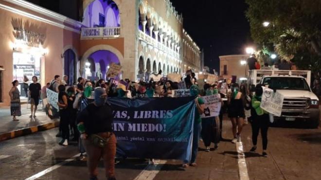 Detienen a 6 mujeres en marcha de Mérida; fue por portar instrumentos peligrosos: SSP Yucatán