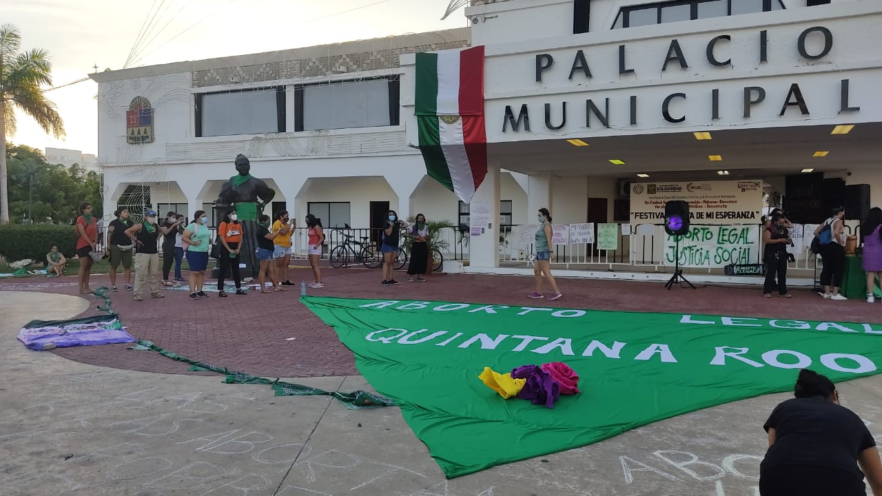 Organizaciones católicas y abortistas se enfrentan en Chetumal