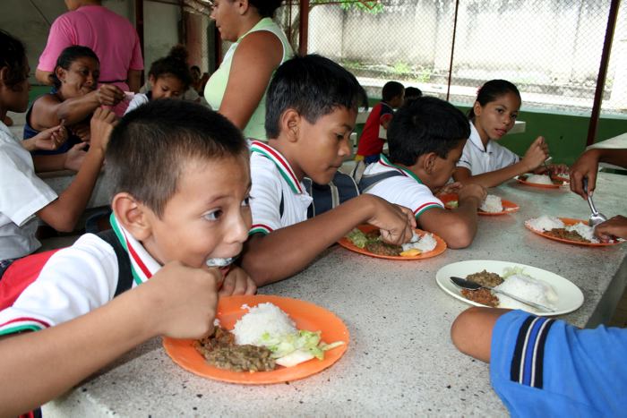 Diputados de QRoo proponen el derecho a una alimentación nutritiva en menores