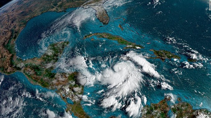 Se activa la Alerta Roja por llegada de huracán a Cancún