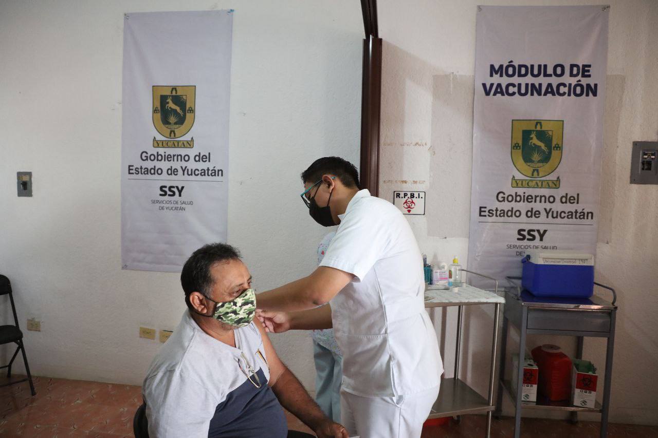 vacunacion a maestros de Yucatán