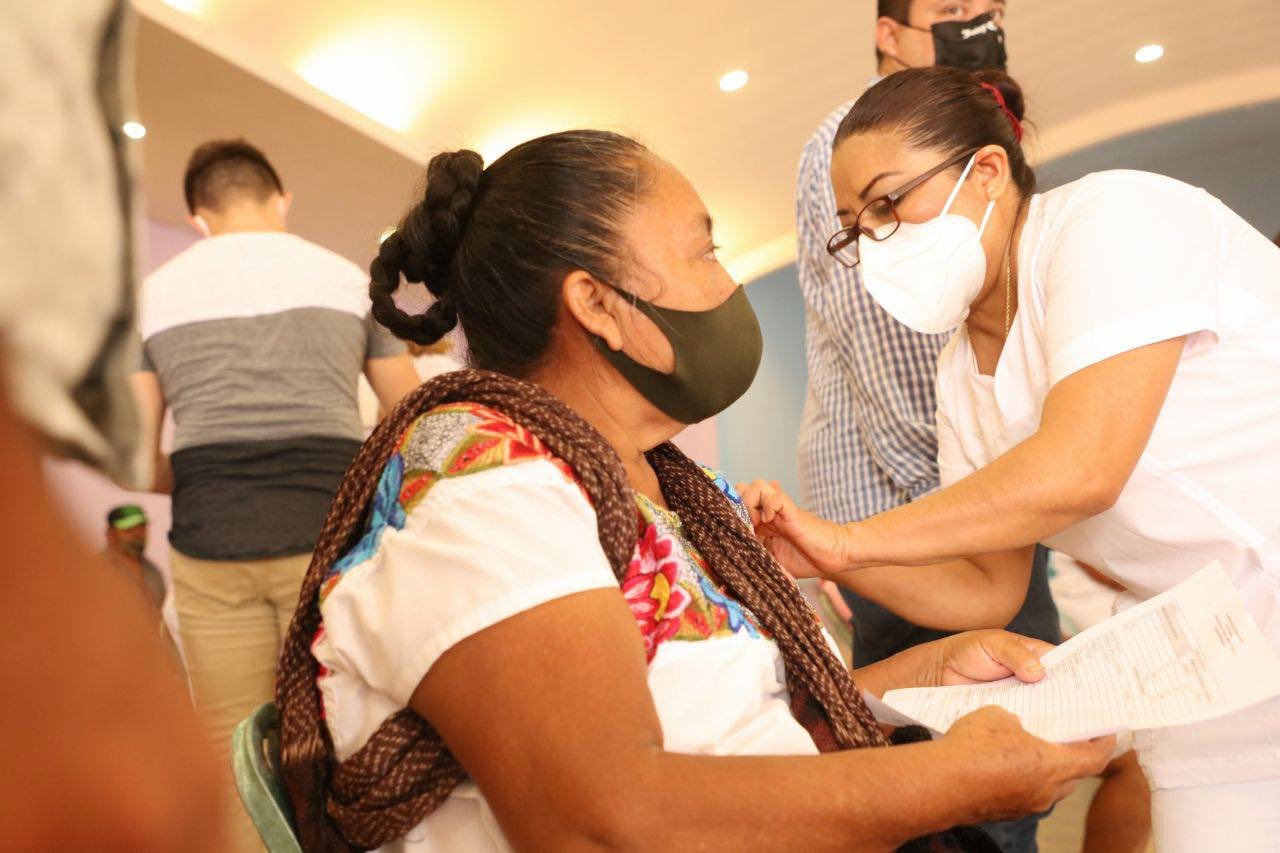 vacunación en Mérida-Mauricio Vila