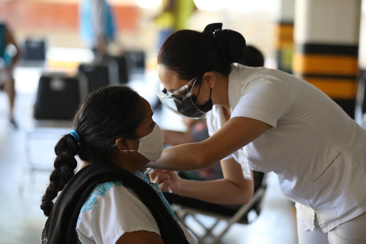 Anuncian aplicación de vacuna anticovid a personas de 40 a 49 de 63 municipios de Yucatán