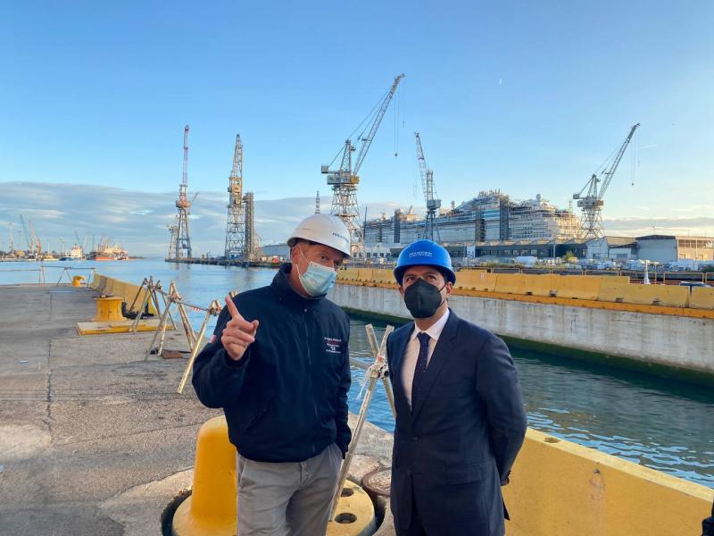 Mauricio Vila visita astilleros y empresas dedicadas a la fabricación de barcos y cabinas navales
