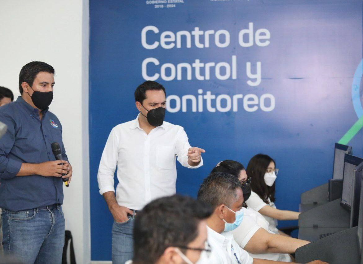 Mauricio Vila supervisa el Centro de Control y Monitoreo de la ruta "Va y ven"