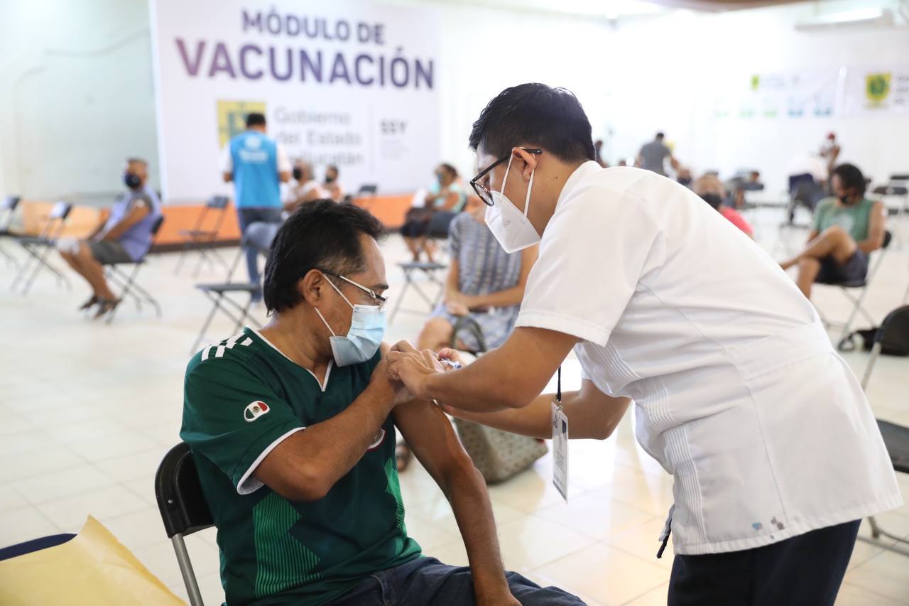 Yucatán aplicará el refuerzo anticovid a personal educativo del 12 al 15 de enero