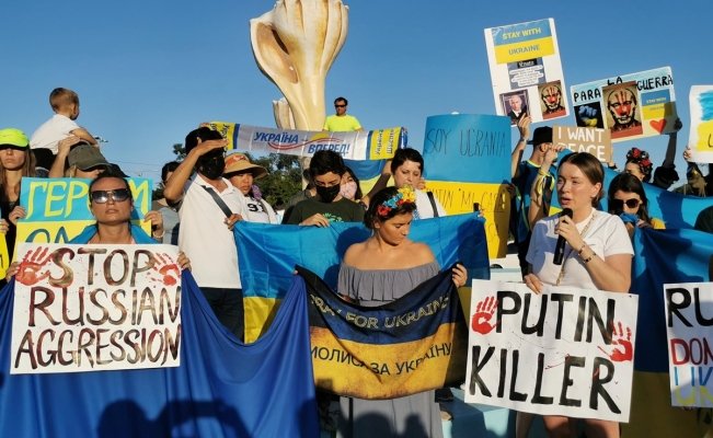 Ucranianos protestan en Cancún contra invasión de Rusia a Kiev