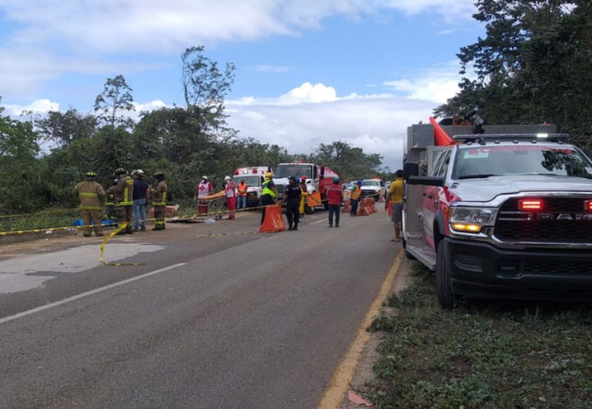 Suman 8 muertos y más de 15 heridos en accidente de autobús en la carretera Cancún - Mérida