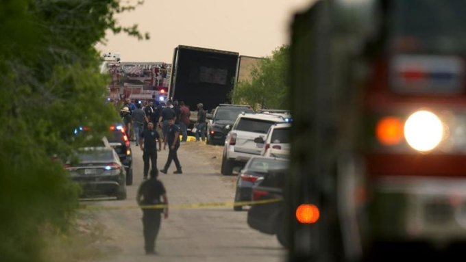 Sube a 53 la cifra de migrantes muertos en tráiler hallado en Texas