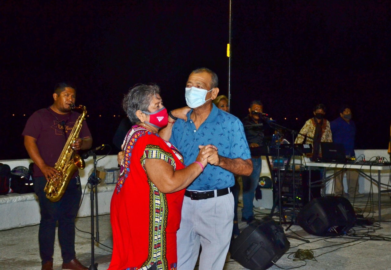 FPMC dedica la Noche de Baile “Una Cana al Aire” a los abuelitos