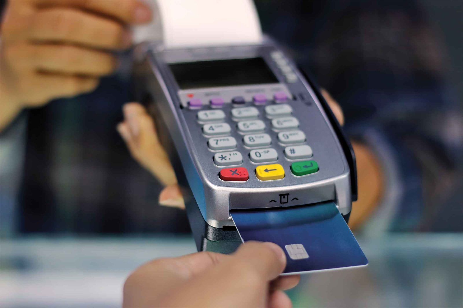 LOS CAPITALES: Los mexicanos reducen el uso de tarjetas de crédito