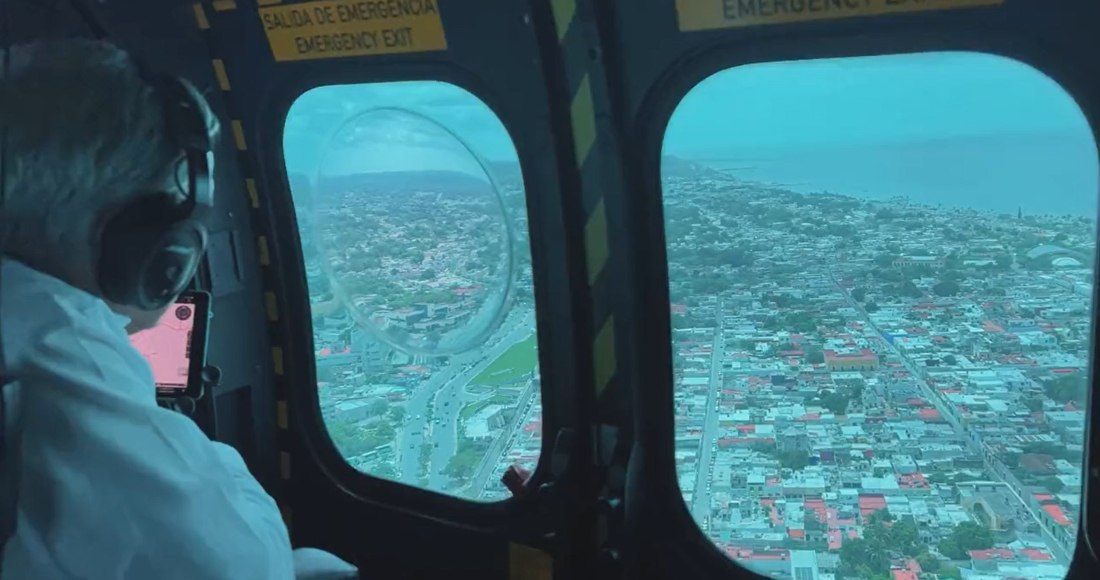 Desde el aire, AMLO supervisa los avances del Tren Maya en Campeche
