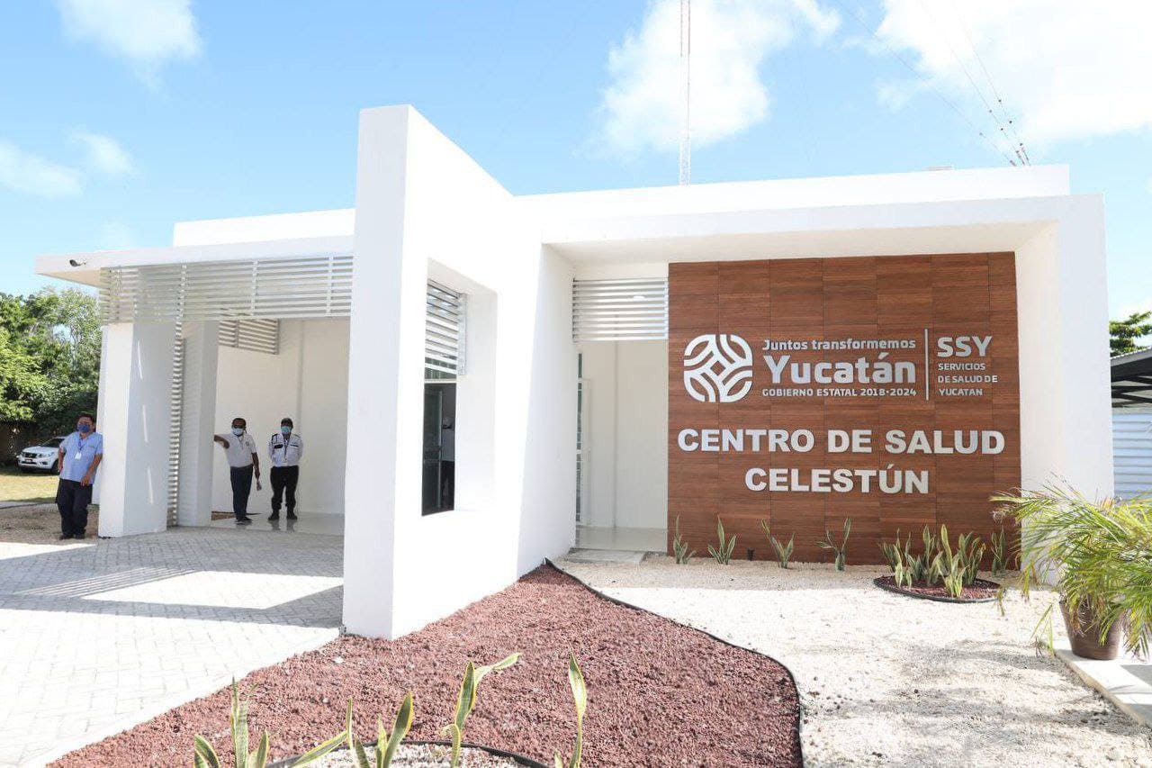 Mauricio Vila entrega obras de remodelación del Centro de Salud de Celestún