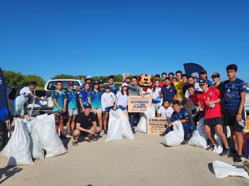Realizan limpieza simultánea en 14 playas de Yucatán