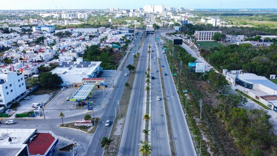 Continúa rehabilitación del Bulevar Colosio en Cancún