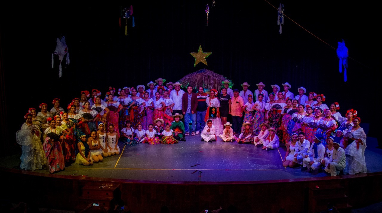 Presentan el espectáculo “Una Navidad folclórica” en Chetumal