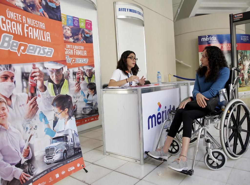 Realizan con éxito la Feria de Inclusión Laboral en Mérida