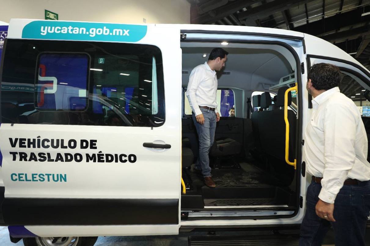 Mauricio Vila entrega unidades para traslado médico