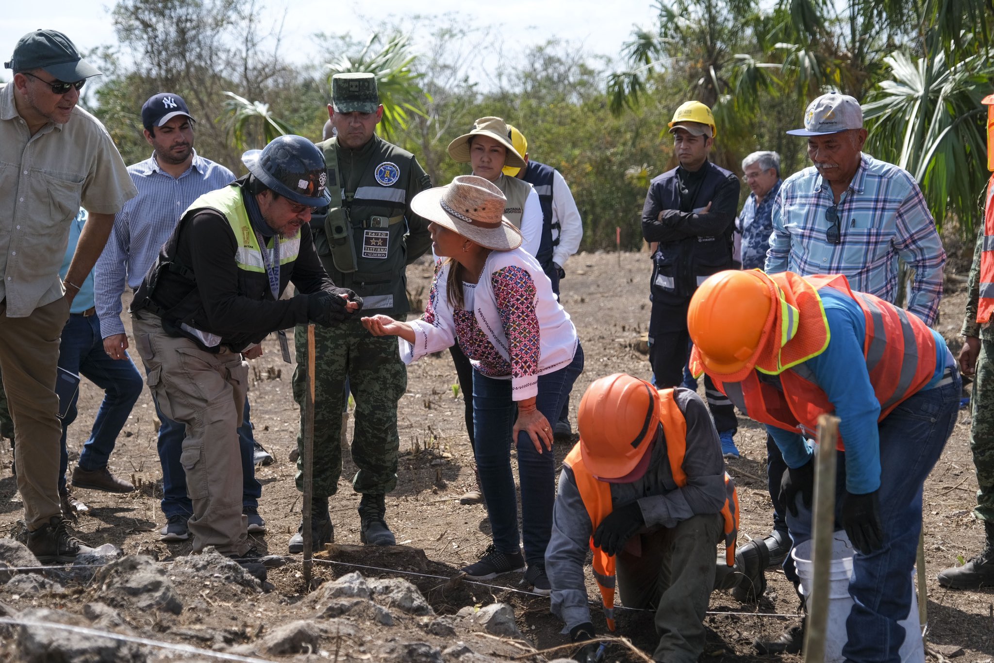 Mara Lezama supervisa los trabajos de salvamento arqueológico por el Tren Maya