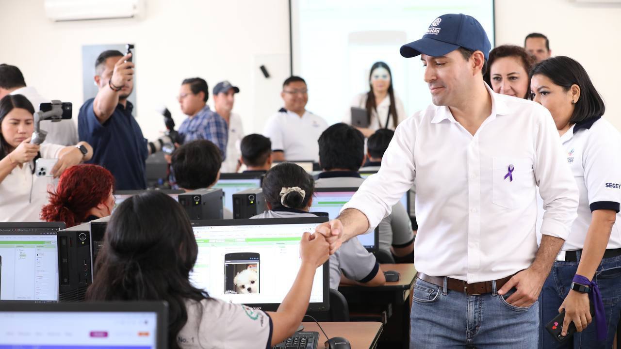 Mauricio Vila supervisa avance del programa 'Yucatán Digital'