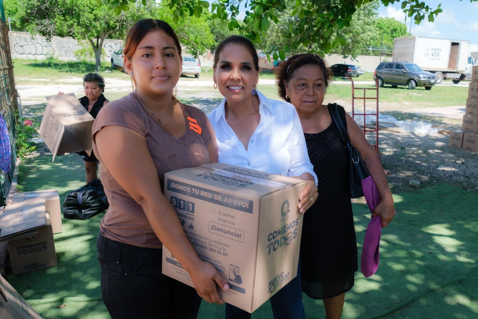 Mara Lezama supervisa entrega de paquetes “Comemos Tod@s” en Cancún