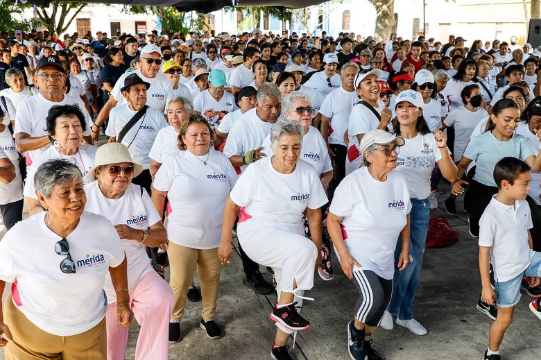 Más de 750 personas mayores participaron en Macro Activación de Cultura Física en Mérida