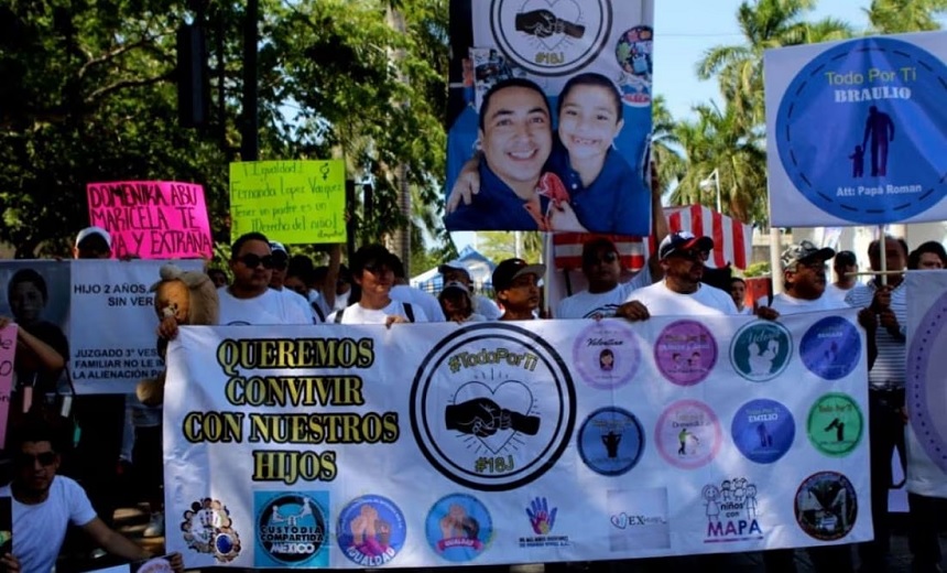 Padres marchan en Mérida para que les permitan ver a sus hijos