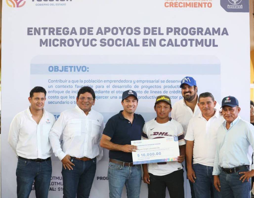 Gobierno de Yucatán otorga becas y apoyos sociales en Calotmul