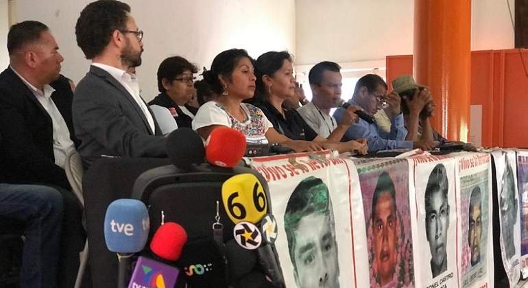 Descarta AMLO ruptura con padres de los 43 normalitas desaparecidos
