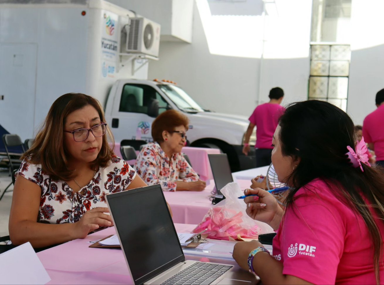 DIF Yucatán ofrece servicios de salud gratuitos con “Caravana Rosa”
