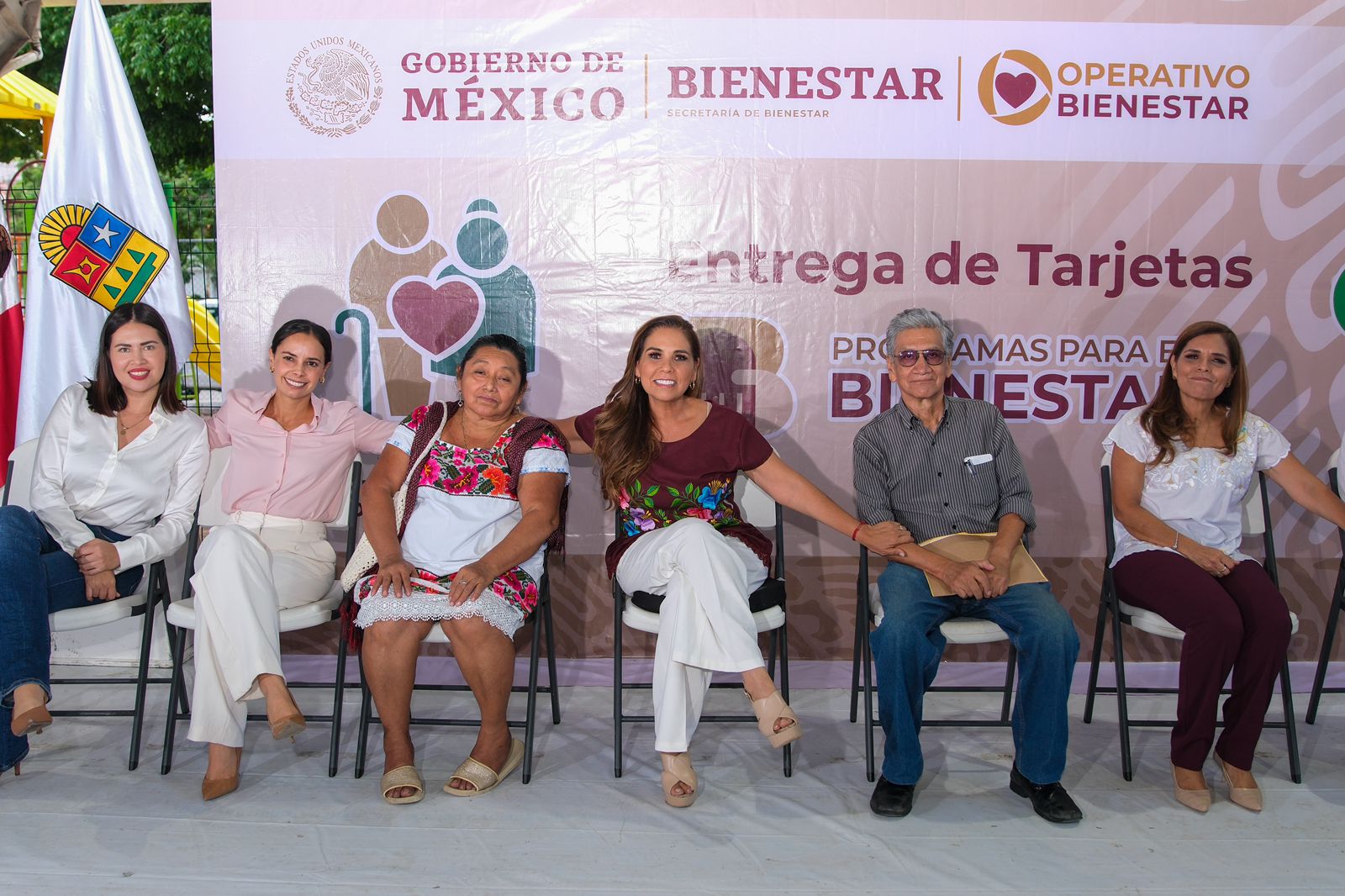 Entregan tarjetas de la Pensión para el Bienestar en Benito Juárez