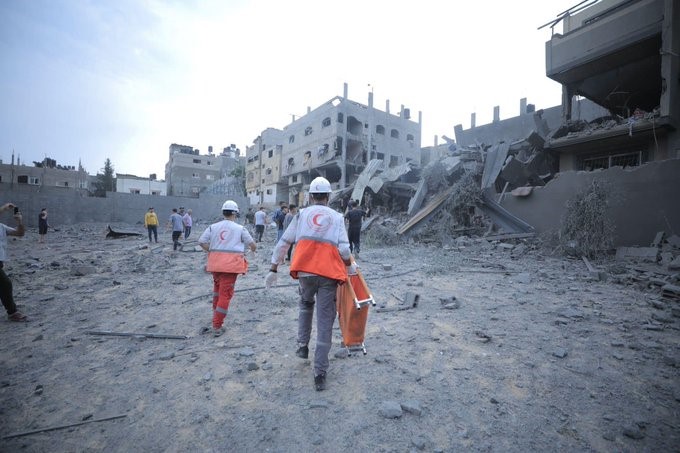 Equipo de la Cruz Roja y un convoy con ayuda humanitaria ingresan a Gaza