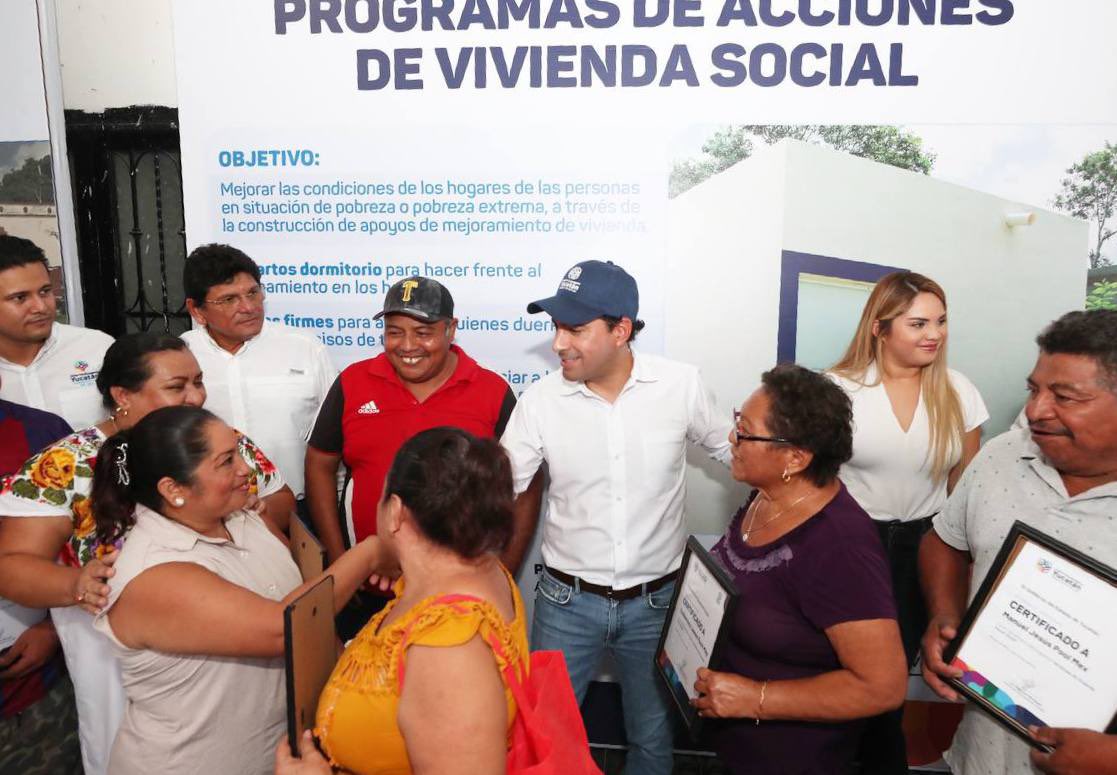 Mauricio Vila entregan apoyos sociales en Tahmek