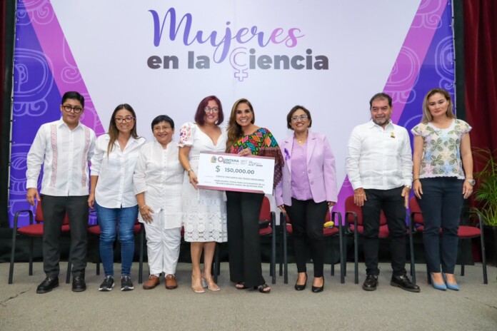Mara Lezama entrega financiamiento a proyectos científicos liderados por mujeres