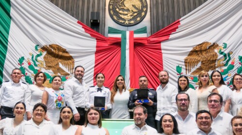 Mara Lezama entrega la Medalla al Mérito Policial Quintana Roo 2023