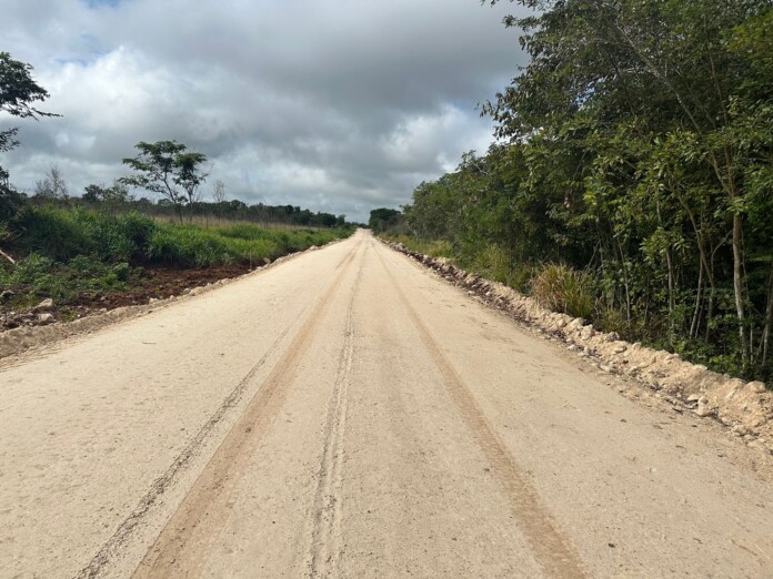 Quintana Roo invierte más de 32 mdp en la construcción de caminos saca cosechas