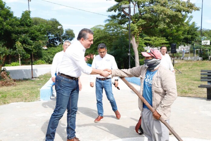 Supervisan mantenimiento del parque hundido 'Pedro Infante' en Mérida