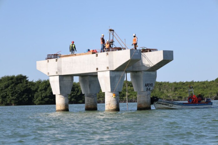 Supervisan avance del Puente vehicular Nichupté en Cancún