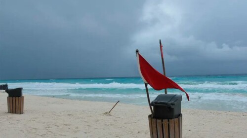 Alertan de fuertes vientos en Quintana Roo