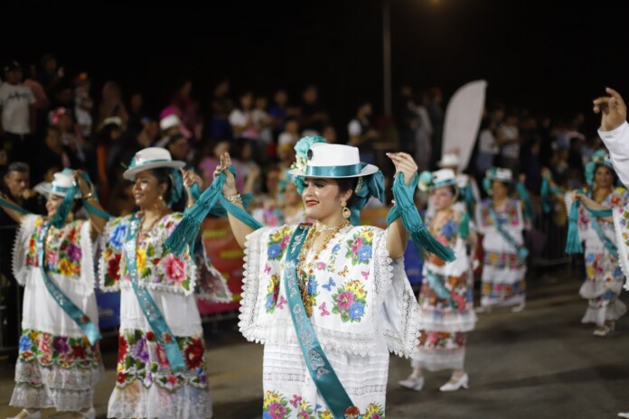 Ciudad Carnaval se llena de colores con el tradicional desfile del Lunes Regional