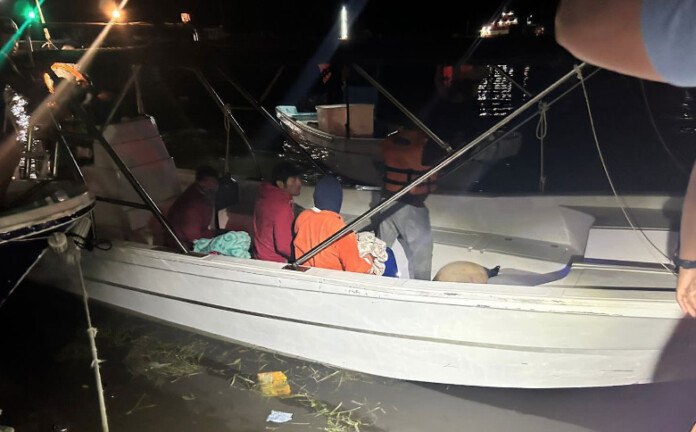 Encuentran con vida a 4 pescadores desaparecidos en aguas de Quintana Roo