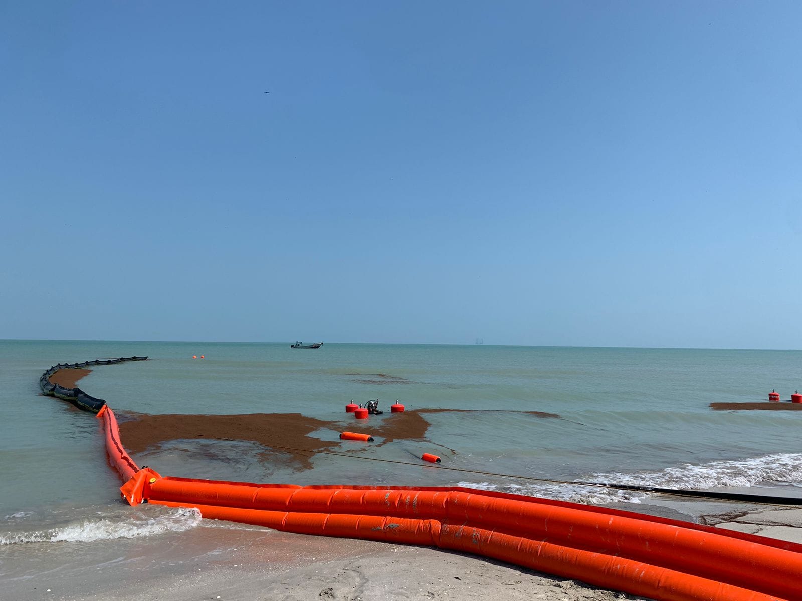 Realizan simulacro de derrame de hidrocarburos en Sonda de Campeche