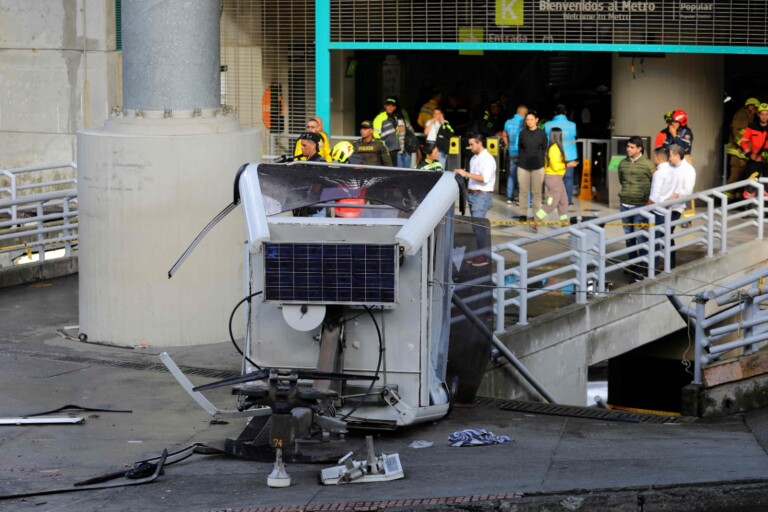 Cabina del teleférico de Medellín, Colombia, se desploma; hay un muerto y 20 heridos