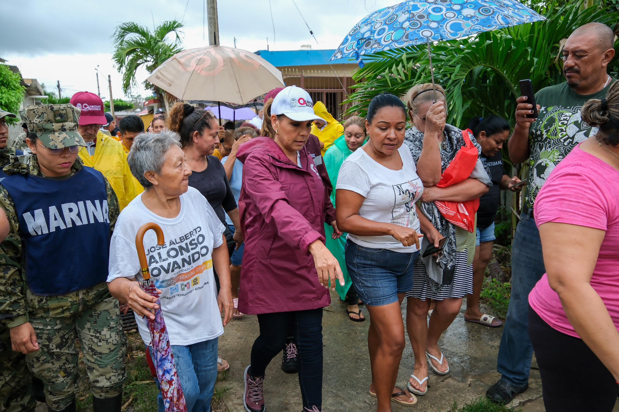 Mara Lezama continúa recorriendo domicilios afectados por las lluvias