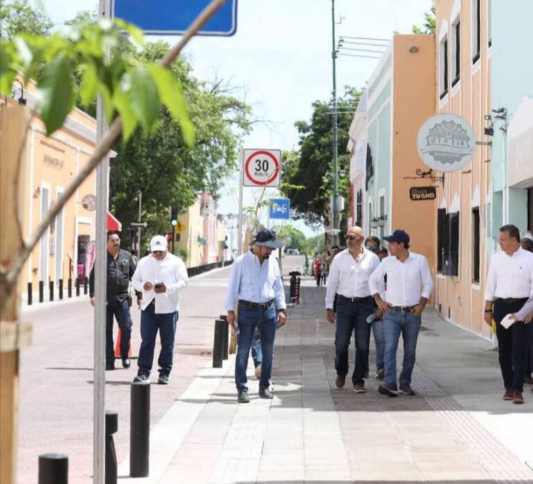 Supervisan obras del Corredor Turístico-Gastronómico y Plaza Grande en Mérida